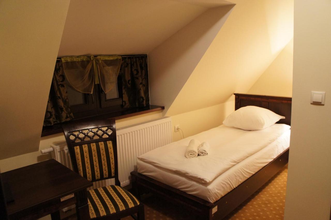 Dworska Elektrownia Hotel Kędzierzyn-Koźle Екстериор снимка